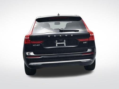 2023 Volvo XC60 B5 Ultimate Bright Theme