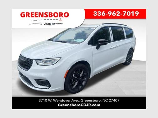 Bright White Clearcoat 2026 Chrysler Pacifica Select