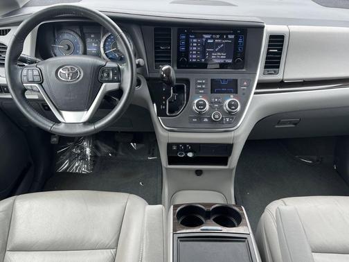 2017 Toyota Sienna L