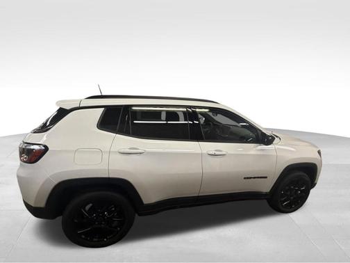 Bright White Clearcoat 2026 Jeep Compass Latitude