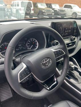 2023 Toyota Highlander XSE