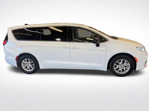 Bright White Clearcoat 2024 Chrysler Pacifica Touring-L