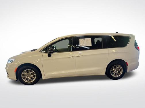 Bright White Clearcoat 2024 Chrysler Pacifica Touring-L
