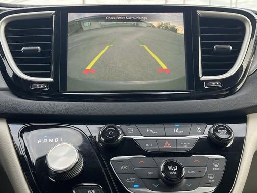 2021 Chrysler Pacifica Touring-L