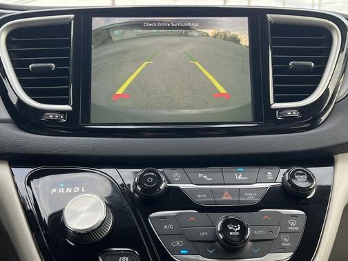 2021 Chrysler Pacifica Touring-L