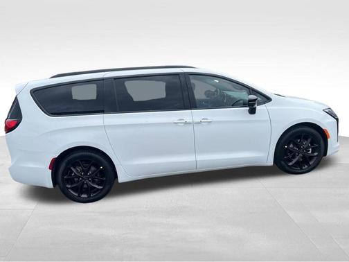 PW7 2027 Chrysler Pacifica LIMITED
