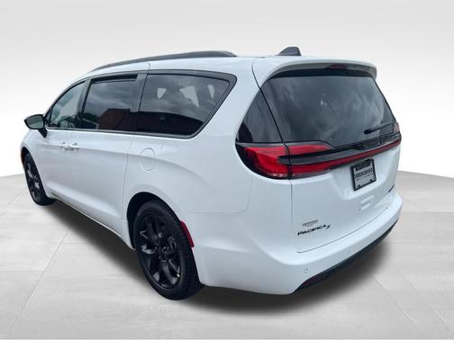 PW7 2027 Chrysler Pacifica LIMITED