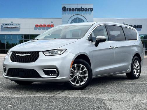 2023 Chrysler Pacifica Touring-L