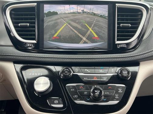 2023 Chrysler Pacifica Touring-L