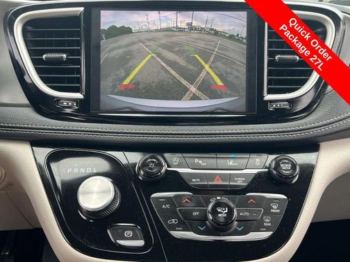 2023 Chrysler Pacifica Touring-L