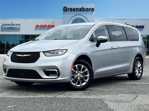 2023 Chrysler Pacifica Touring-L