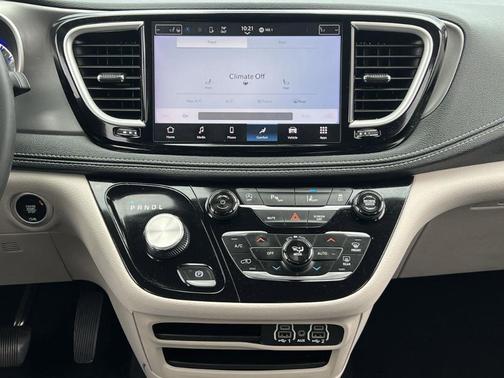 2023 Chrysler Pacifica Touring-L