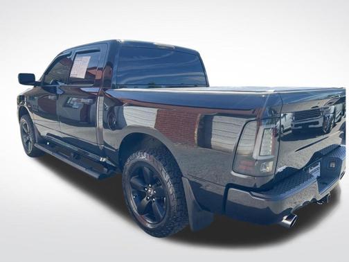 Brilliant Black Crystal Pearlcoat 2016 RAM 1500 Tradesman