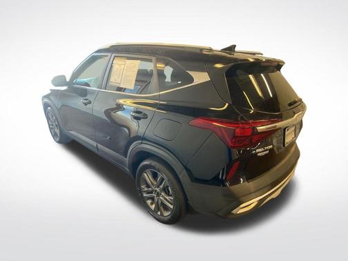 Cherry Black 2023 Kia Seltos S
