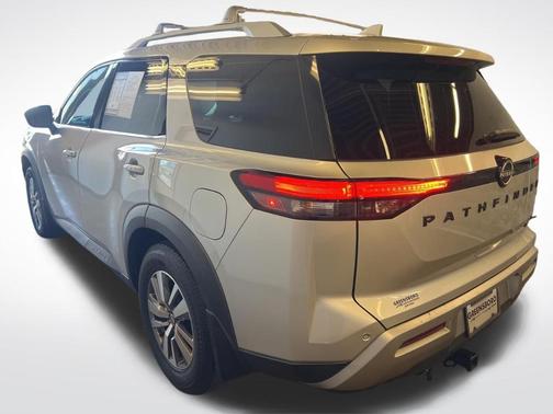 Brilliant Silver Metallic 2022 Nissan Pathfinder SL