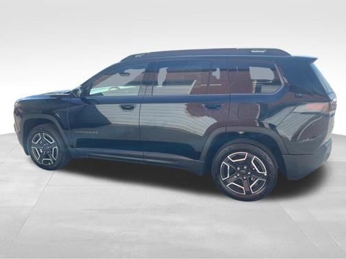 Diamond Black 2026 Jeep Cherokee LAREDO/LIMITED