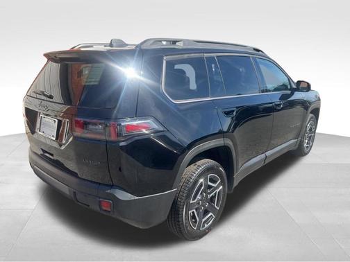 Diamond Black 2026 Jeep Cherokee LAREDO/LIMITED