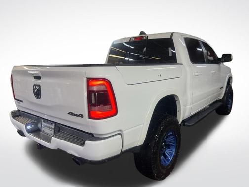 Bright White Clearcoat 2020 RAM 1500 Laramie