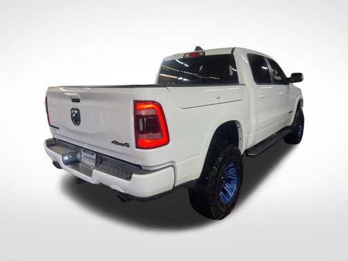 Bright White Clearcoat 2020 RAM 1500 Laramie