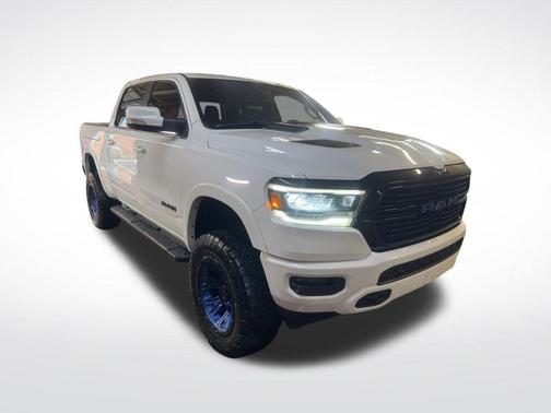 Bright White Clearcoat 2020 RAM 1500 Laramie