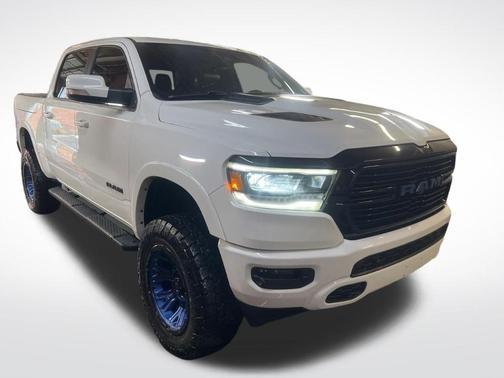 Bright White Clearcoat 2020 RAM 1500 Laramie