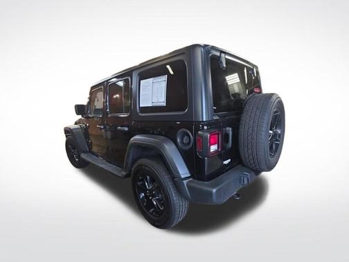 Black Clearcoat 2022 Jeep Wrangler Unlimited Sport Altitude