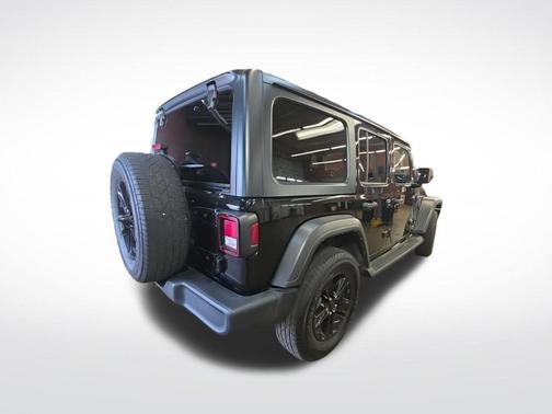 Black Clearcoat 2022 Jeep Wrangler Unlimited Sport Altitude