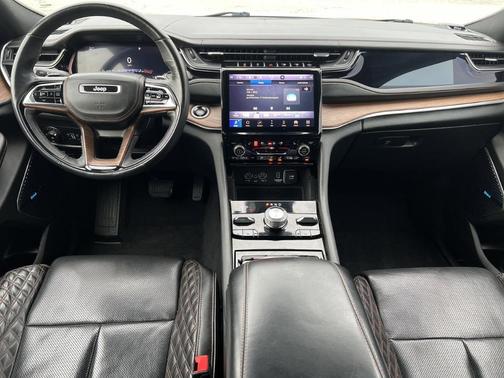 2022 Jeep Grand Cherokee Summit