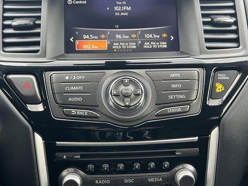 2020 Nissan Pathfinder SV