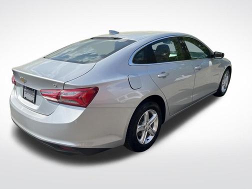 Silver Ice Metallic 2022 Chevrolet Malibu LT