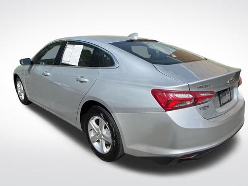 Silver Ice Metallic 2022 Chevrolet Malibu LT