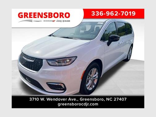Bright White Clearcoat 2026 Chrysler Pacifica Select