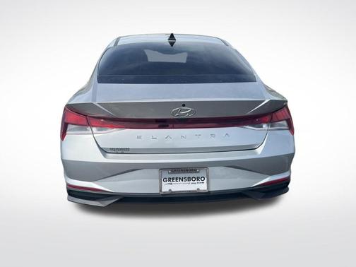 Shimmering Silver Pearl 2022 Hyundai ELANTRA SEL