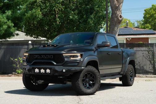 Diamond Black Crystal Pearlcoat 2022 RAM 1500 TRX