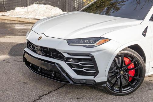 2022 Lamborghini Urus Graphite Capsule