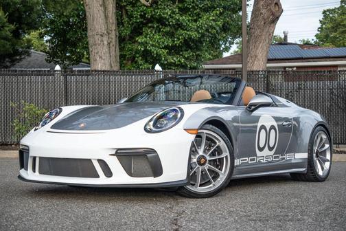 GT Silver Metallic 2019 Porsche 911 Speedster