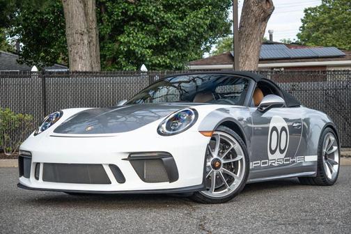 GT Silver Metallic 2019 Porsche 911 Speedster