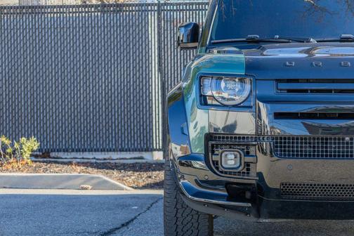 2024 Land Rover Defender 110 V8