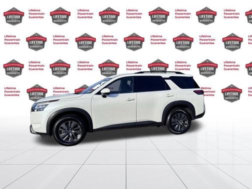 2024 Nissan Pathfinder SV