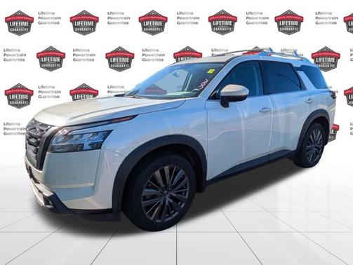 2022 Nissan Pathfinder SL