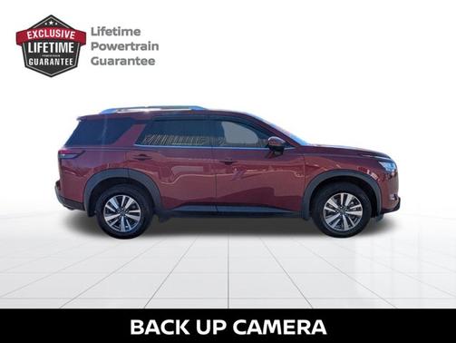 2022 Nissan Pathfinder SL