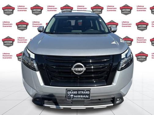 2023 Nissan Pathfinder SL