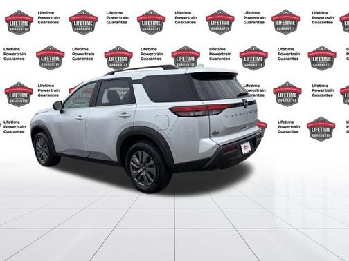 2024 Nissan Pathfinder SV