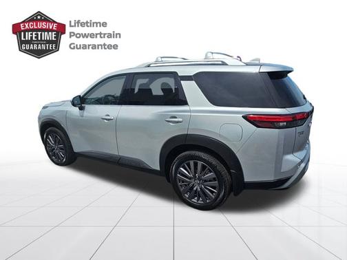 Brilliant Silver Metallic 2023 Nissan Pathfinder SL
