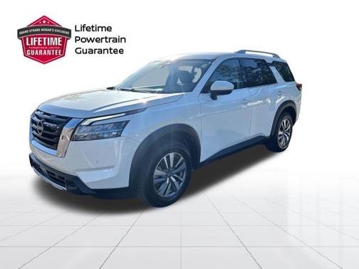 White 2023 Nissan Pathfinder SL
