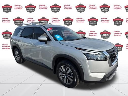 2025 Nissan Pathfinder SL