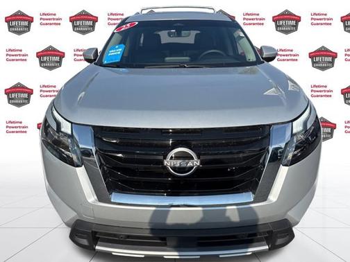 2025 Nissan Pathfinder SL