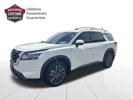 White 2024 Nissan Pathfinder SL