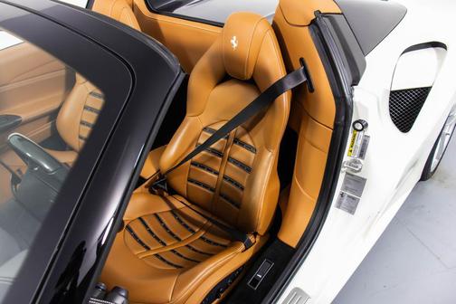 2019 Ferrari 488 Spider Base