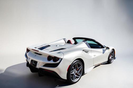 Bianco Italia 2021 Ferrari F8 Spider Base
